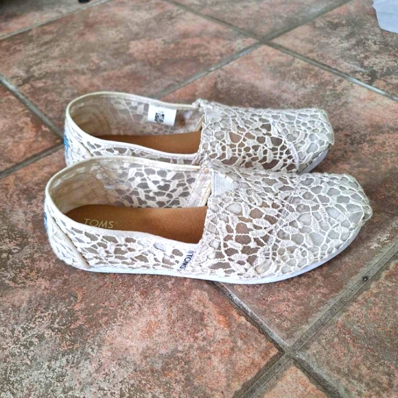 White Lace Toms - Picture 3 of 3